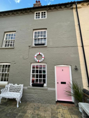 The Old Crab Shop. PERFECT location & sea views.